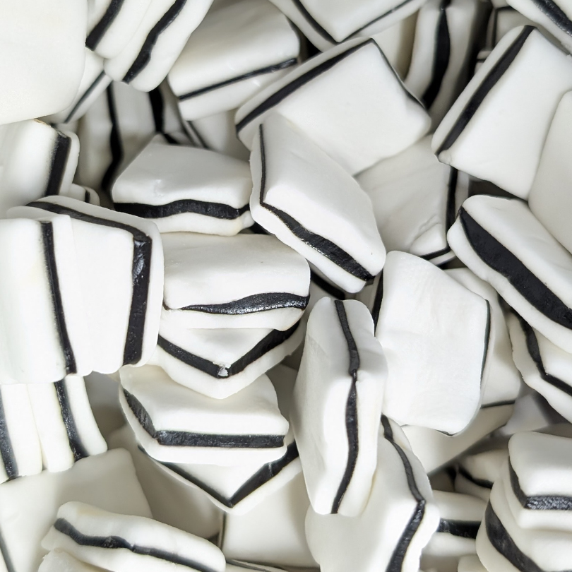 Black & White Liquorice Mints (100g)