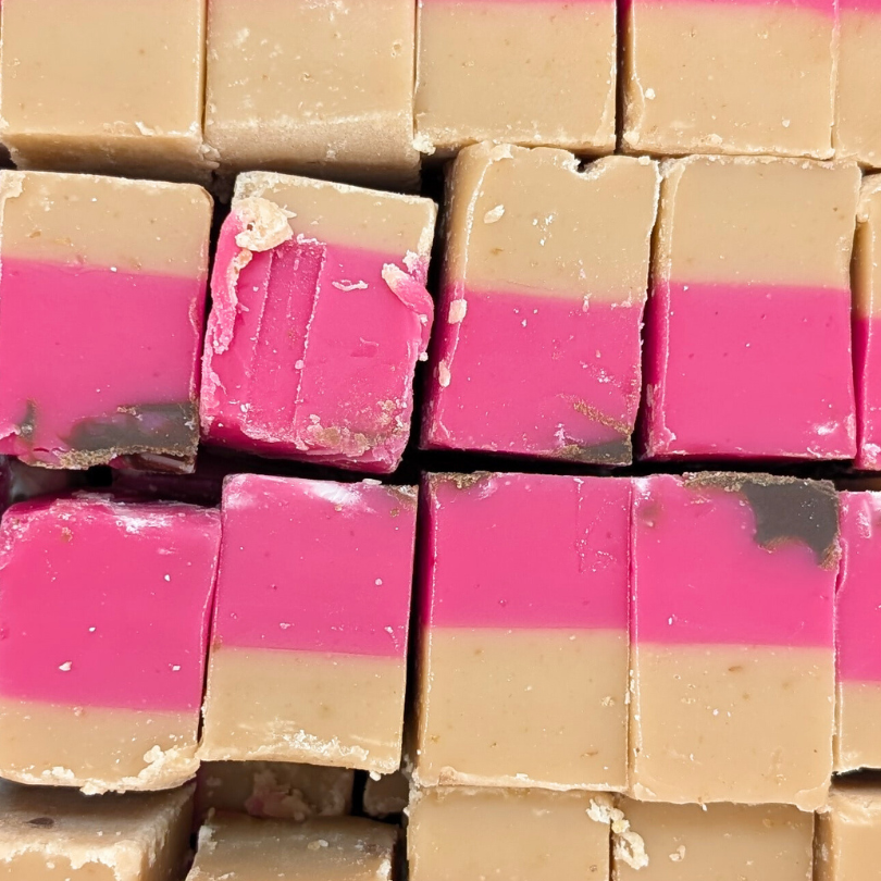 Strawberry Cheesecake Fudge (100g)